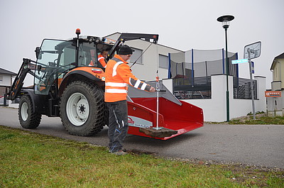 Grue multi-levage STI sur une benne à trois points SAMURAI